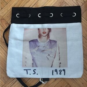 Taylor Swift 1989 World Tour Drawstring Backpack EUC